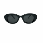 Γυαλιά ηλίου σε μαύρο χρώμα. Διαθέτει προστασία UV400 και Polarized φακό. Yψηλής αντοχής στα χτυπήματα και με χαμηλό βάρος.