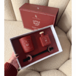 Το Little Magic Moments είναι το πιο εμβληματικό και premium δώρο της φετινής συλλογής με αρωματικό κερί και home diffuser!