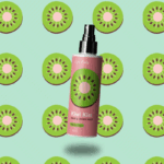 Ανανεώστε σώμα και μαλλιά με το Kiwi Kiss Hair & Body Mist, το απόλυτα δροσερό και φρουτένιο mist με άρωμα ακτινίδιου. Ιδανικό για καθημερινή χρήση