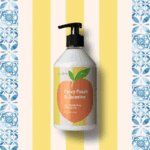 Η απόλυτη φροντίδα για το δέρμα σας με το Fuzzy Peach & Jasmine Shower Gel, ένα απαλό αφρόλουτρο gel που αγαπά την επιδερμίδα.