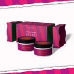 Ξετυλίξτε το πακέτο δώρου Skin Candy Hazelnut & Macadamia σε σχήμα καραμέλας και ανακαλύψτε τα πιο γλυκά προϊόντα περιποίησης σώματος!