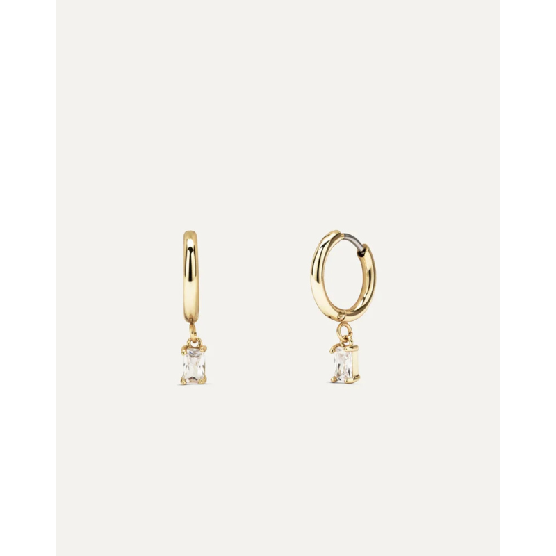 Μεσαίου μεγέθους σκουλαρίκι από την Verame με κρεμαστή πέτρα σε κοπή μπαγκέτα.Καθαρό, σύγχρονο, βασικό. Από χειρουργικό ατσάλι.