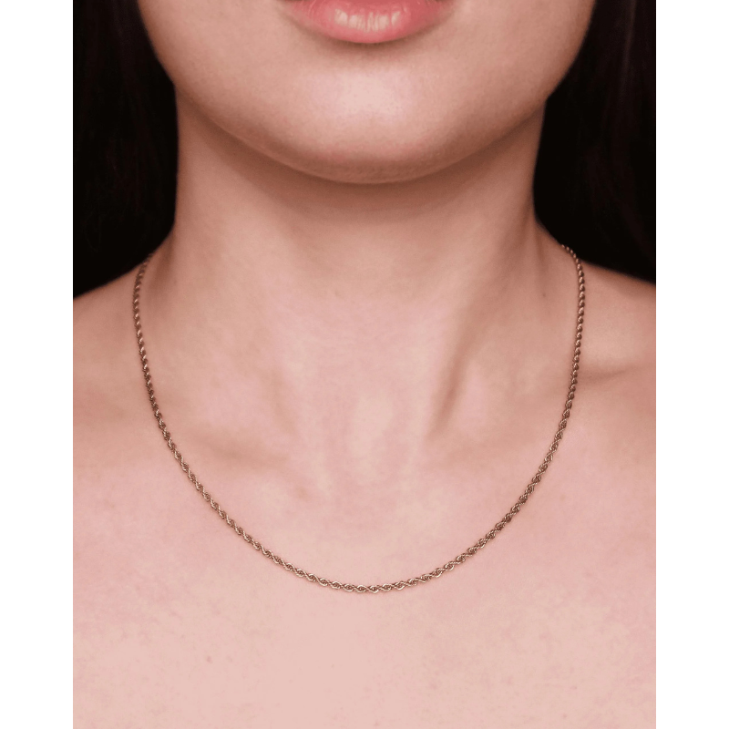 Το κολιέ Tiziana Gold της Veramé Gioielli είναι εκλεπτυσμένο και ενσαρκώνει την απλότητα και την κομψότητα φτιαγμένο από Χειρουργικό ατσάλι 316L.