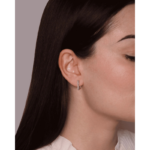 Τα σκουλαρίκια Irene Gold είναι μια εκλεπτυσμένη έκφραση σύγχρονης κομψότητας, σχεδιασμένα για όσους εκτιμούν μια σύγχρονη αλλά και εκλεπτυσμένη αισθητική.