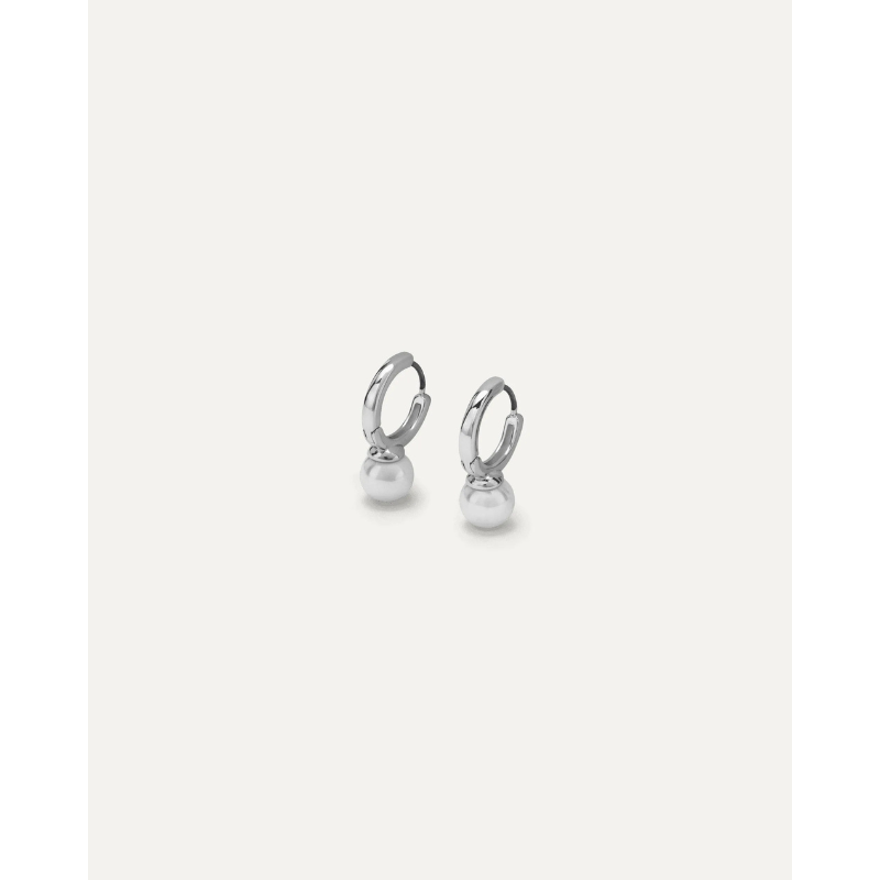 Τα σκουλαρίκια Carmen Gold της Veramé Gioielli είναι μια εκλεπτυσμένη έκφραση κλασικής κομψότητας σε συνδυασμό με σύγχρονη γοητεία.